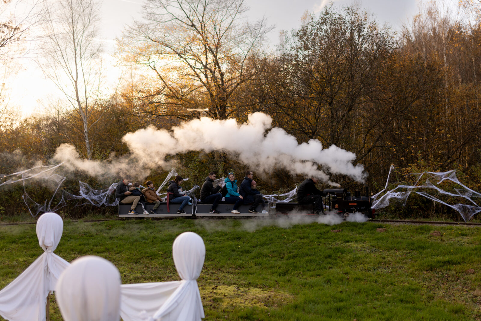 P 1986375 F215007255 der Halloween-Geisterzug schlicht