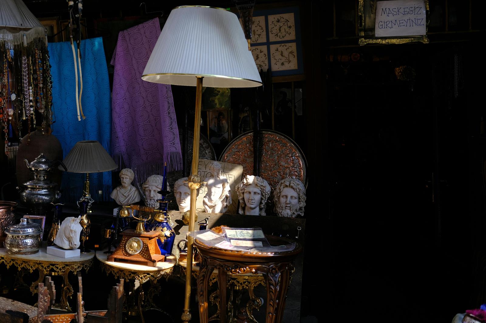 P 2527082 F215007214 vide grenier la claquette