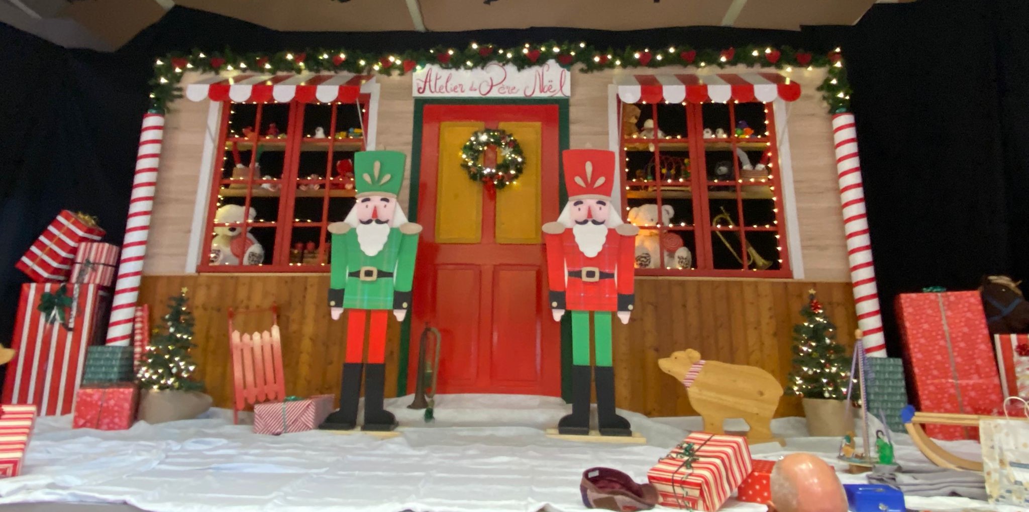 P 3931 F215002363 marche de noel noel chez les elfes